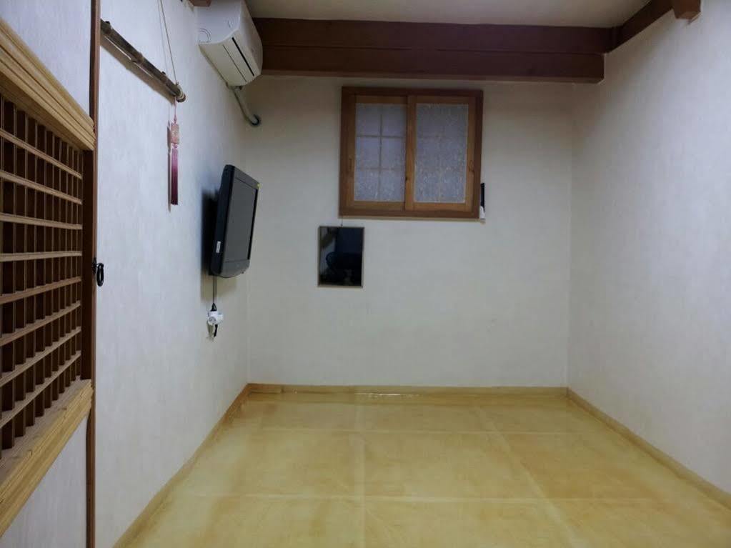 Han Hanok Guesthouse Seoul Exterior photo